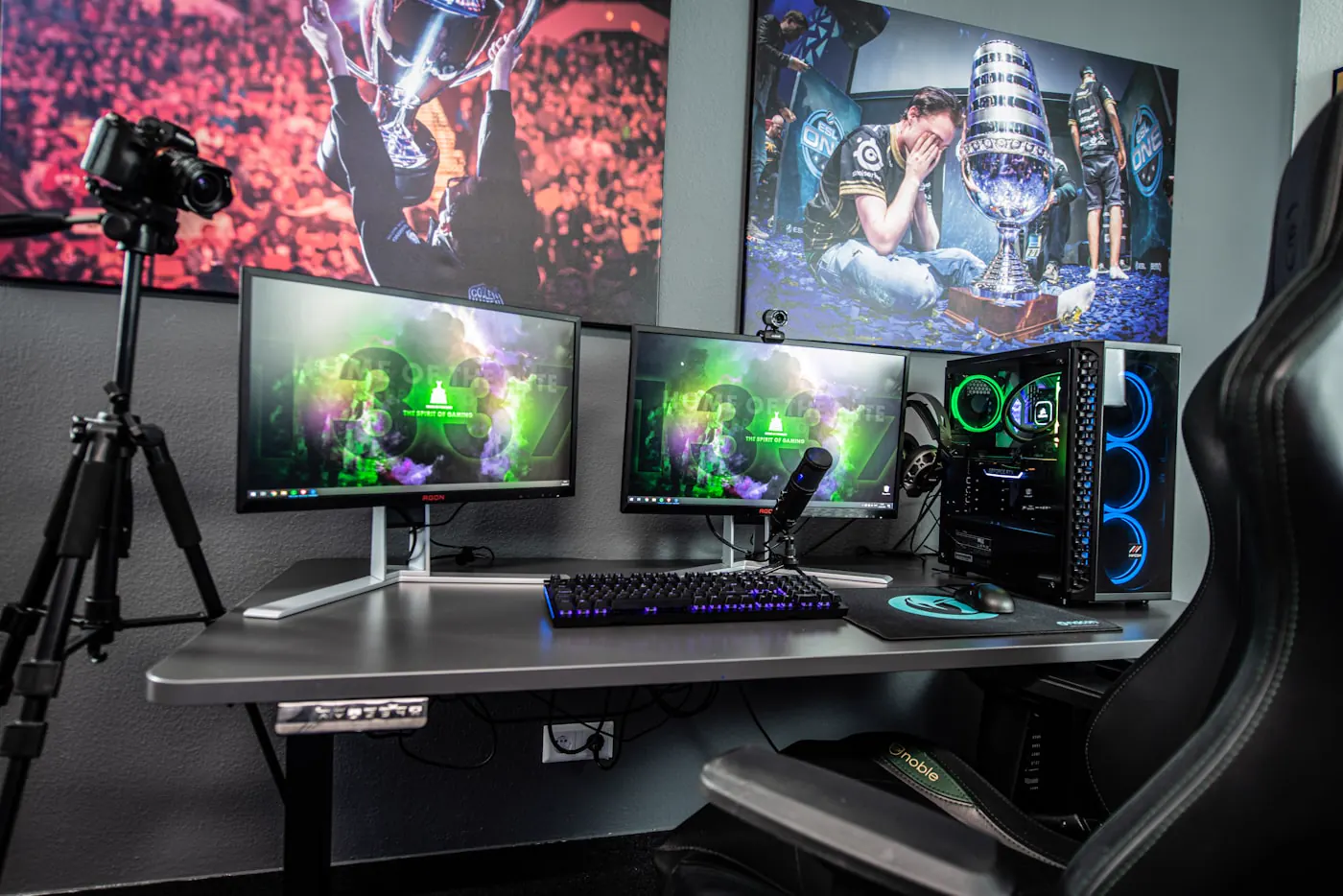 Dual-monitor gaming battlestation with a custom PC build